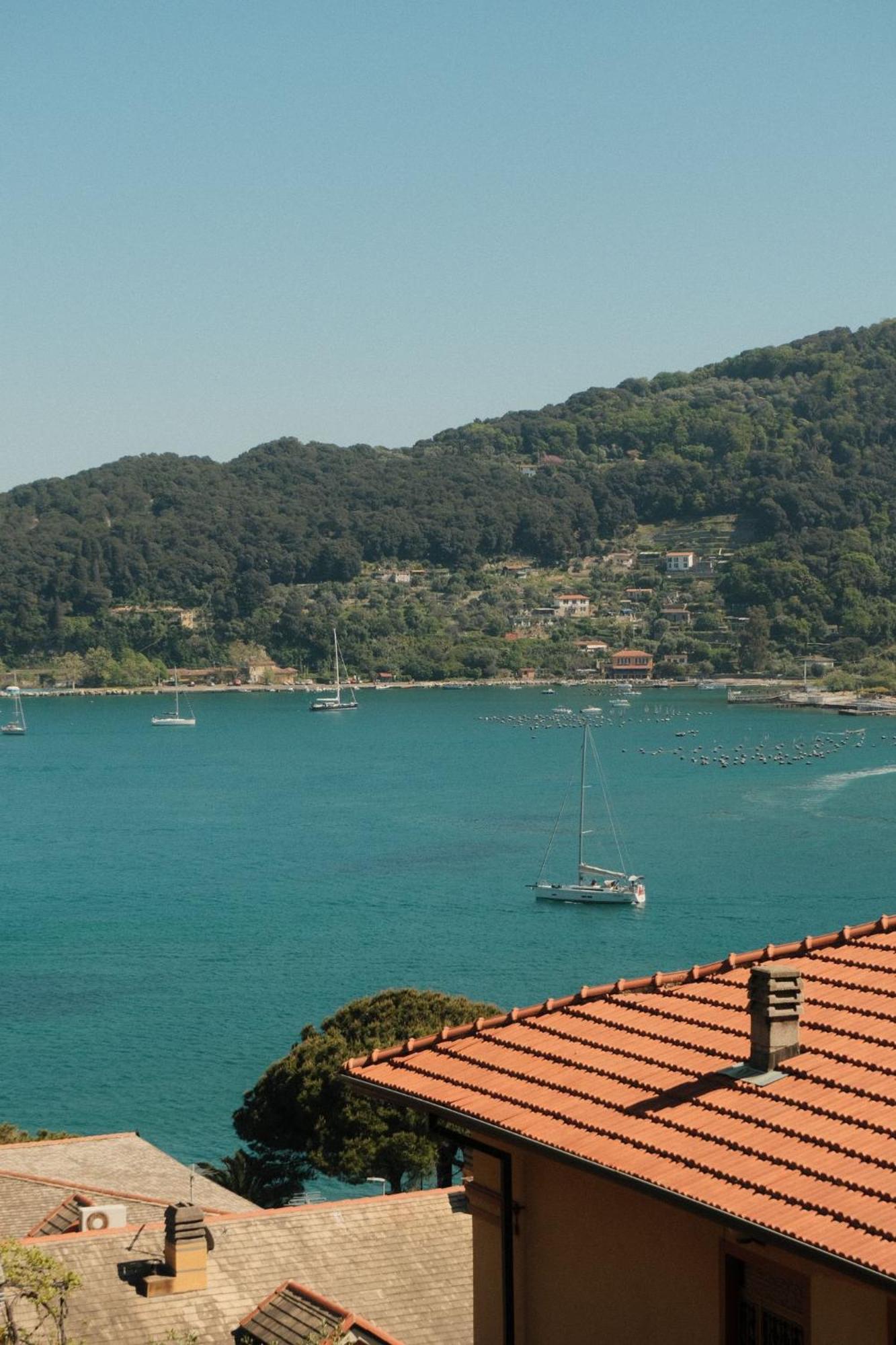 Casa Vacanze Ibiscus ปอร์โตเวเนเร ภายนอก รูปภาพ