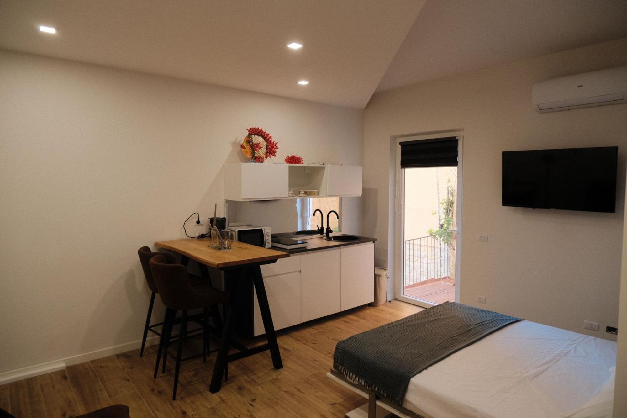 Casa Vacanze Ibiscus ปอร์โตเวเนเร ภายนอก รูปภาพ