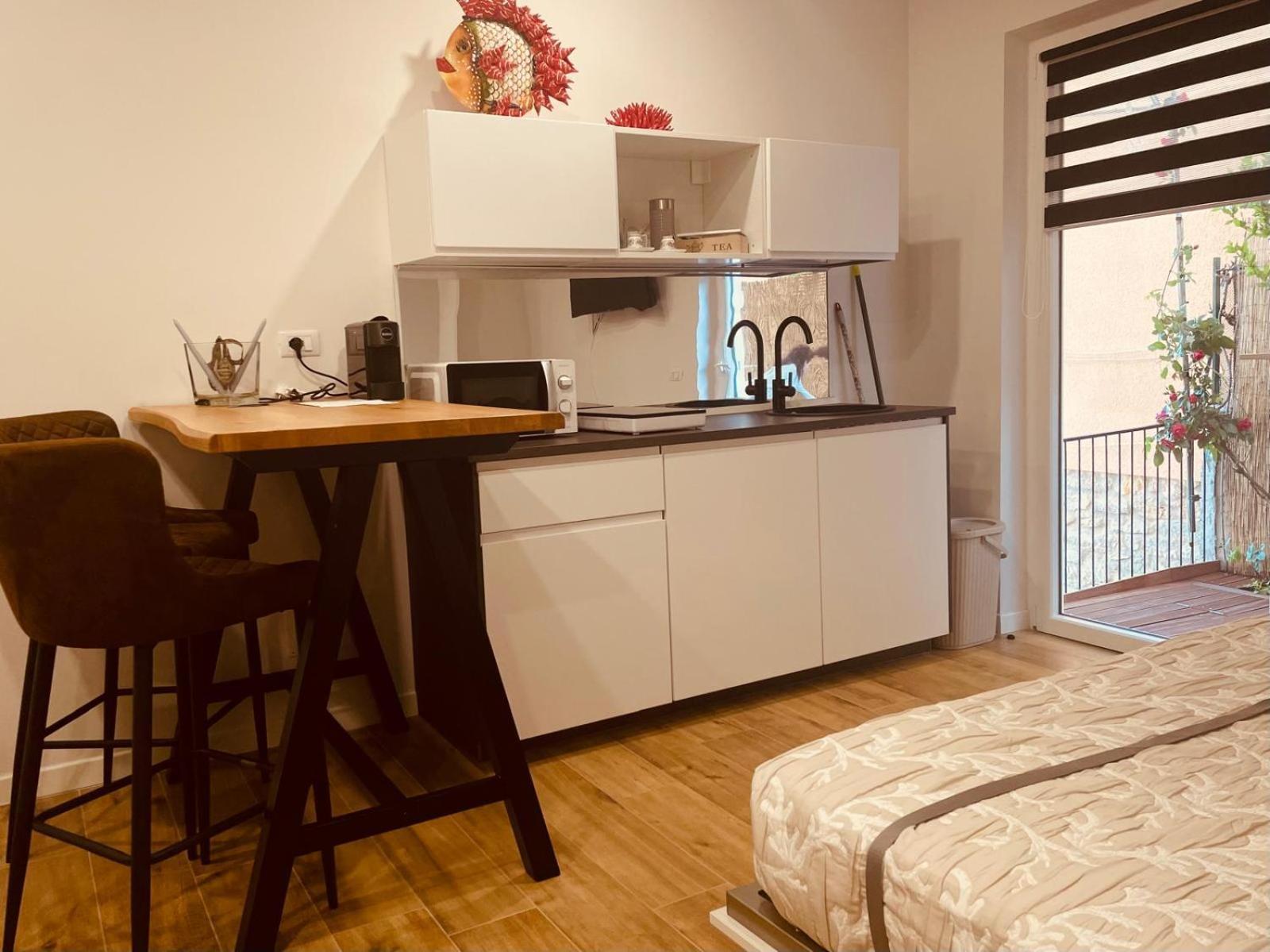 Casa Vacanze Ibiscus ปอร์โตเวเนเร ภายนอก รูปภาพ