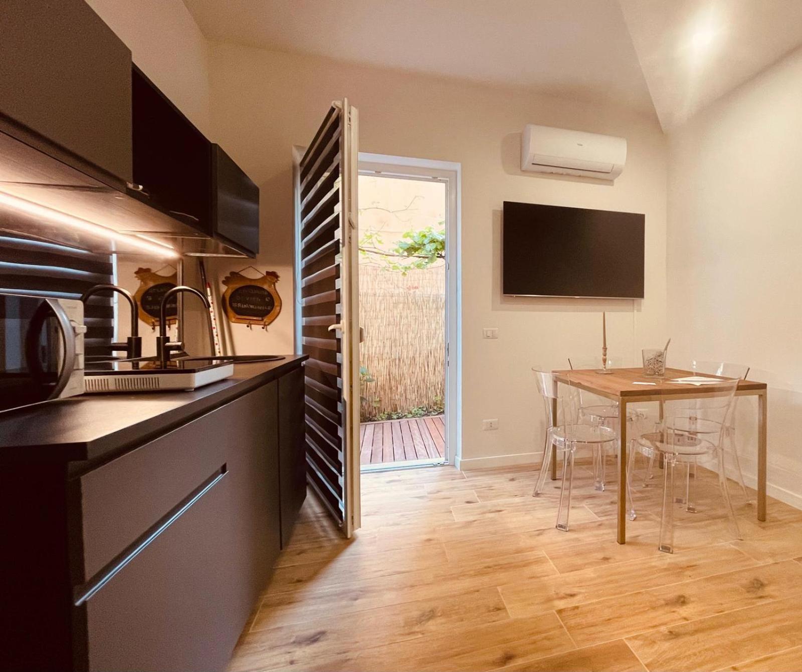 Casa Vacanze Ibiscus ปอร์โตเวเนเร ภายนอก รูปภาพ